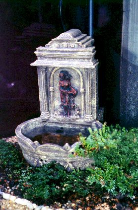 fountain.jpg (39779 bytes)